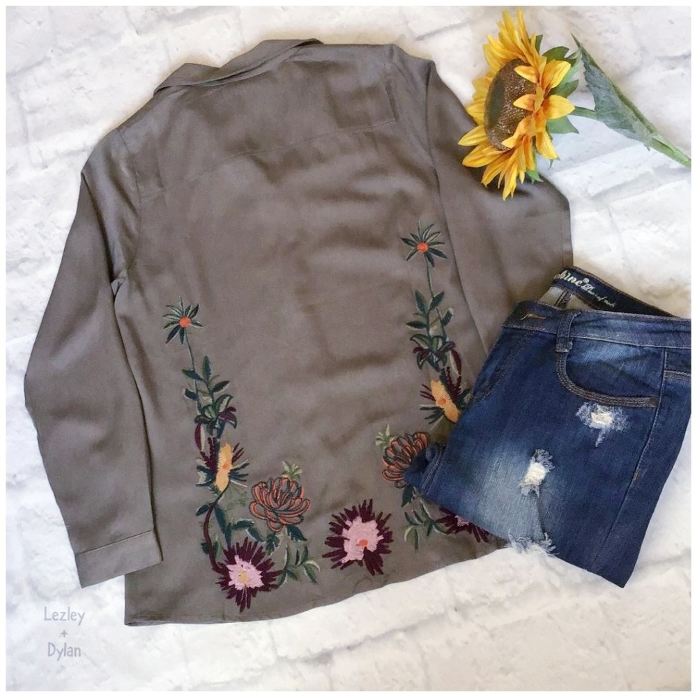 🎀HP🎀 Skies Are Blue Olive Embroidered Top